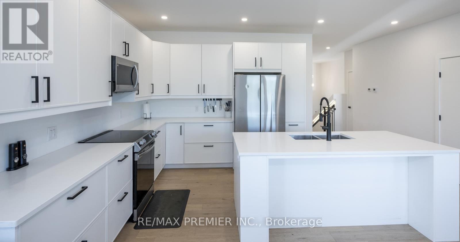 Photo 6 of 2980 King Georges Park Drive, Oliver Paipoonge ON