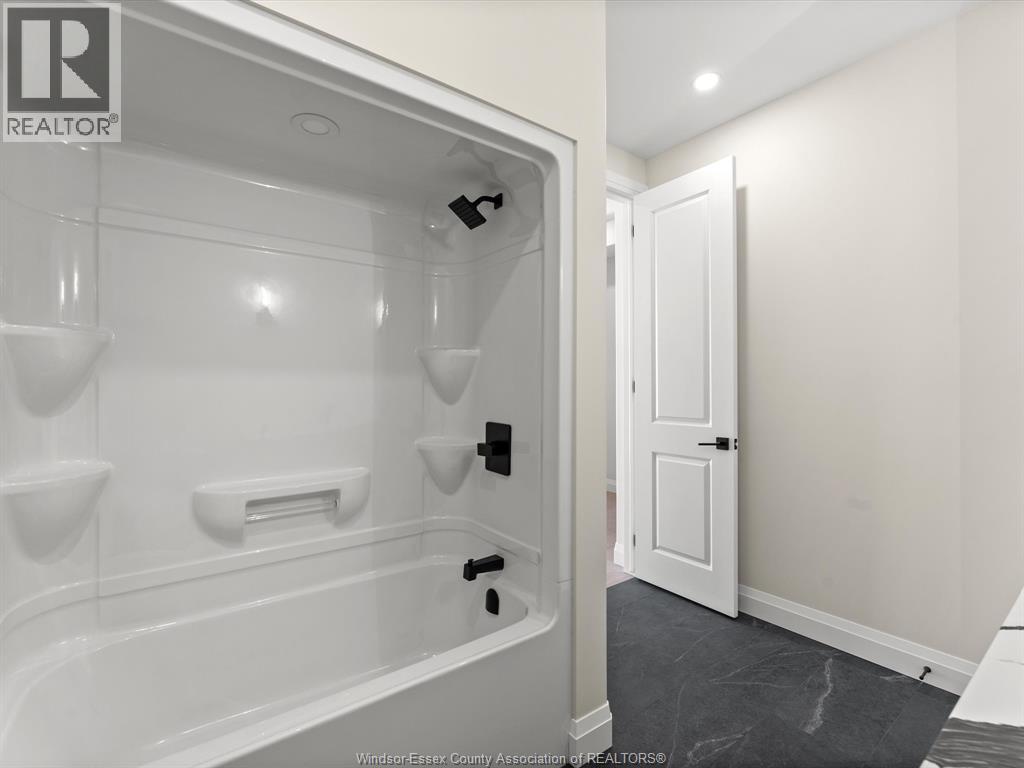Photo 27 of 7588 Silverleaf Lane, Lasalle ON