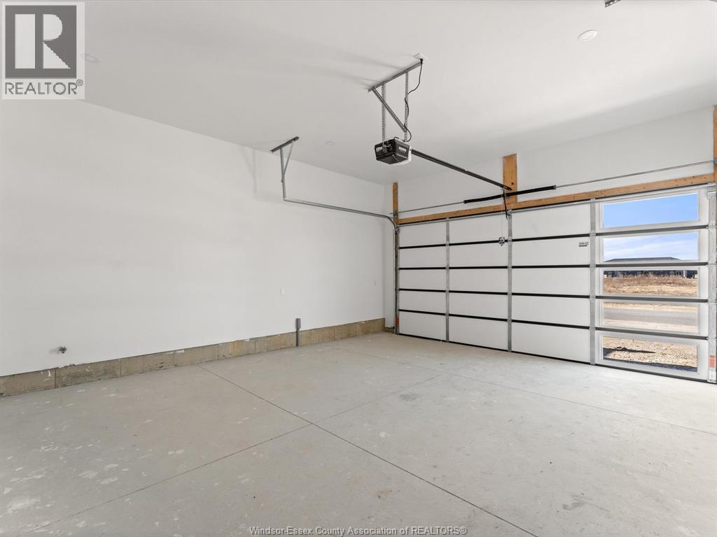 Photo 31 of 7588 Silverleaf Lane, Lasalle ON