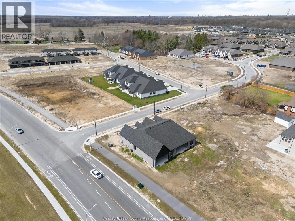 Photo 41 of 7588 Silverleaf Lane, Lasalle ON
