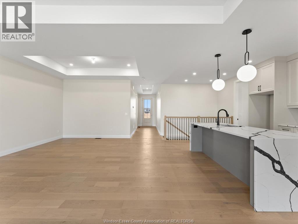 Photo 5 of 7588 Silverleaf Lane, Lasalle ON