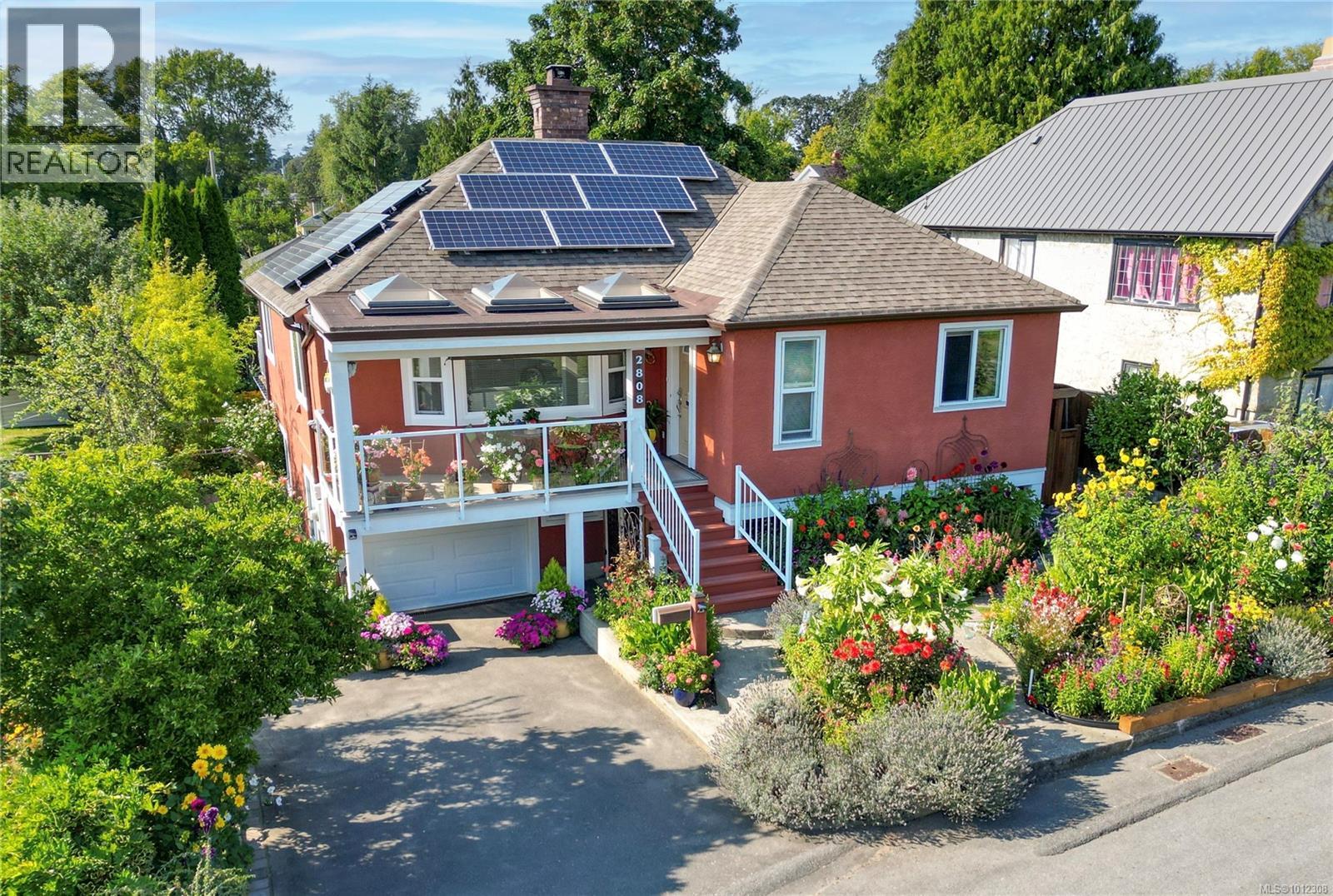 Photo 1 of 2808 Wyndeatt Ave, Saanich BC