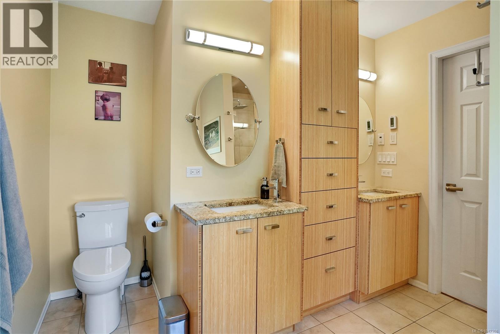 Photo 13 of 2808 Wyndeatt Ave, Saanich BC