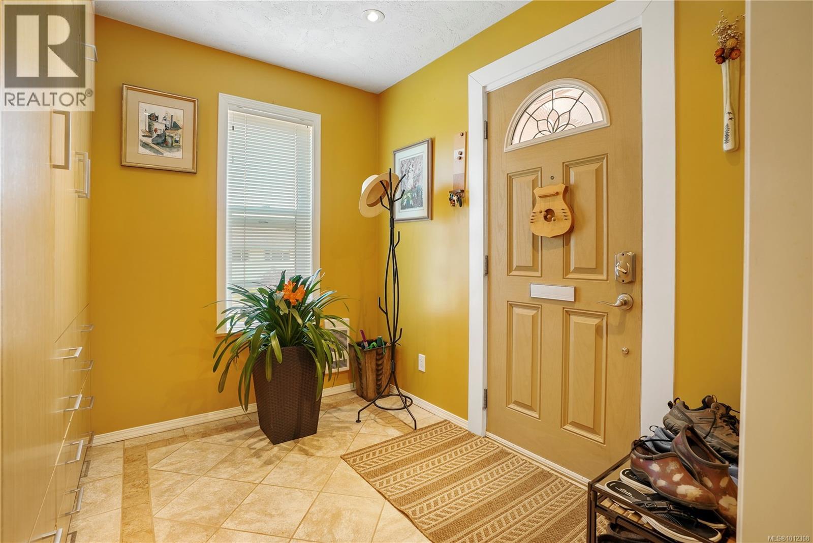 Photo 20 of 2808 Wyndeatt Ave, Saanich BC
