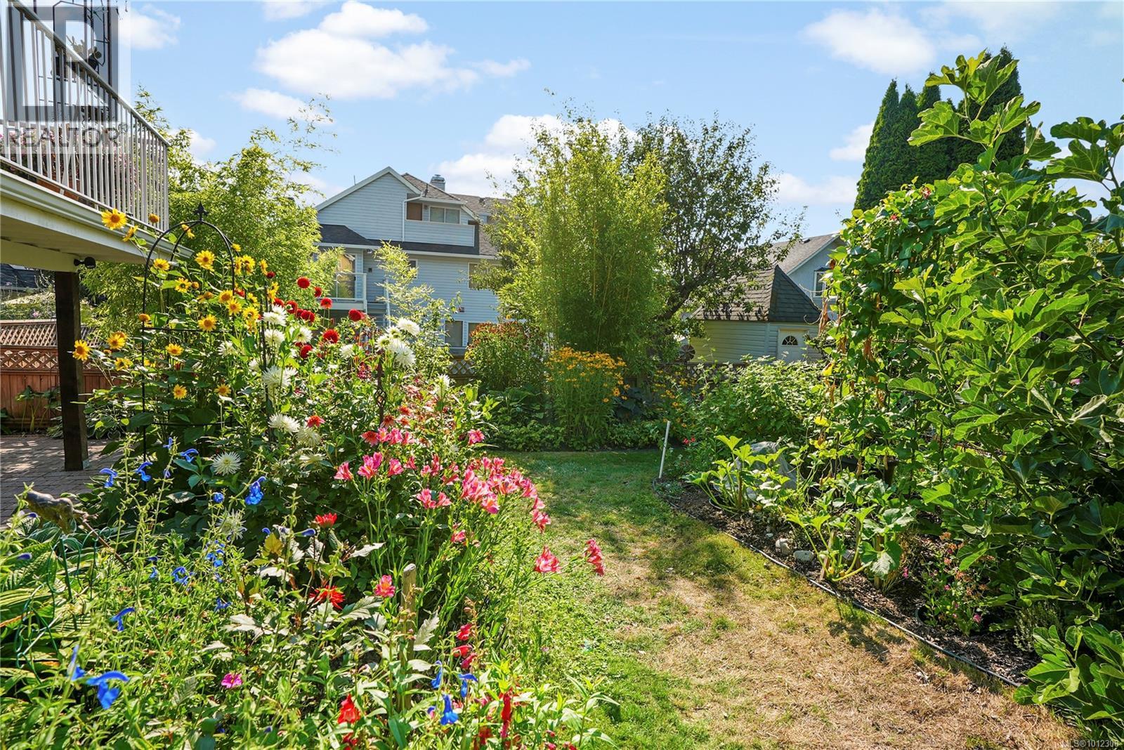 Photo 23 of 2808 Wyndeatt Ave, Saanich BC