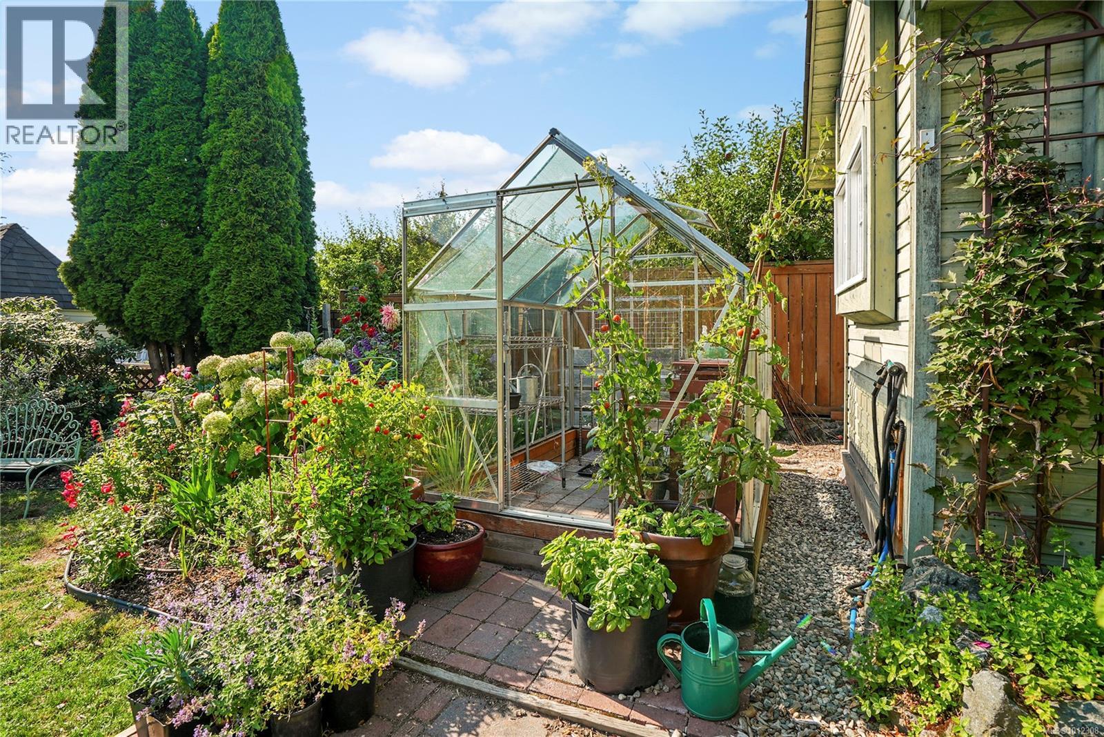 Photo 24 of 2808 Wyndeatt Ave, Saanich BC