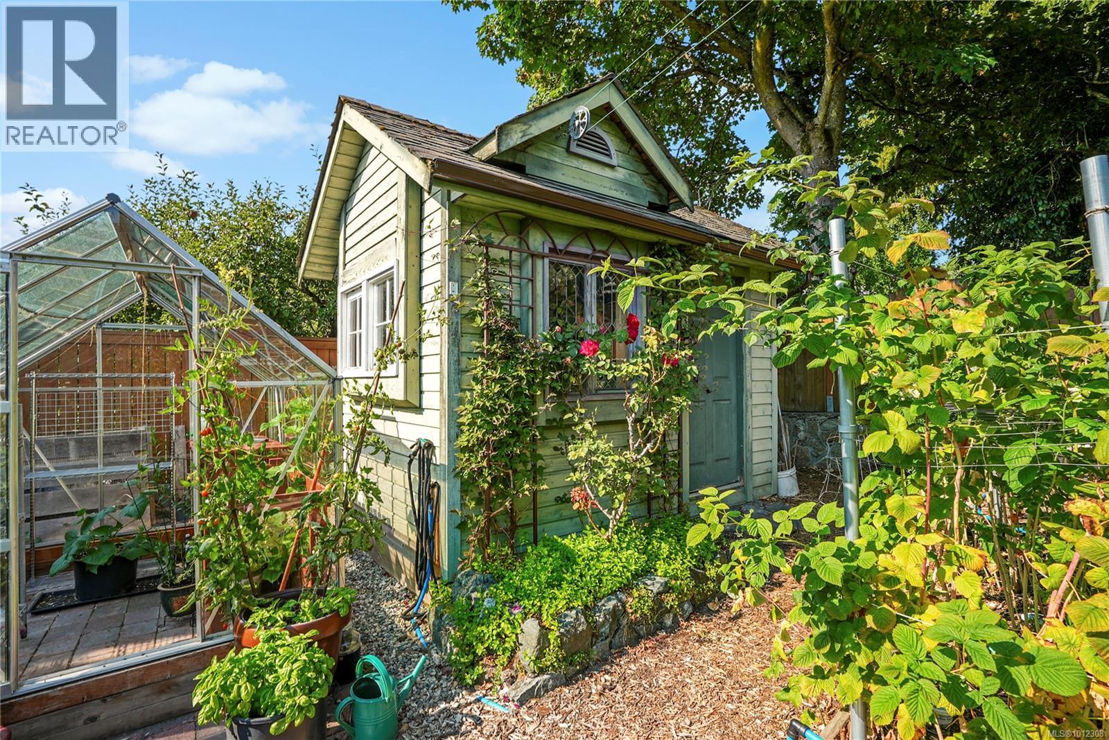 Photo 25 of 2808 Wyndeatt Ave, Saanich BC