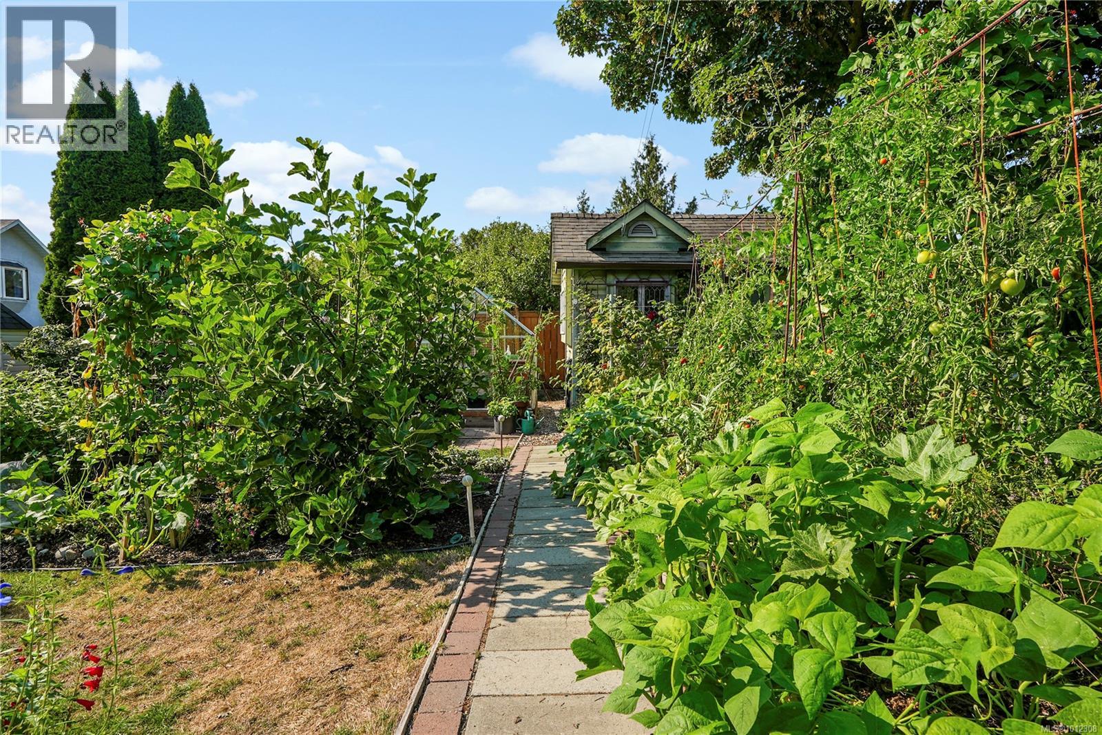 Photo 27 of 2808 Wyndeatt Ave, Saanich BC