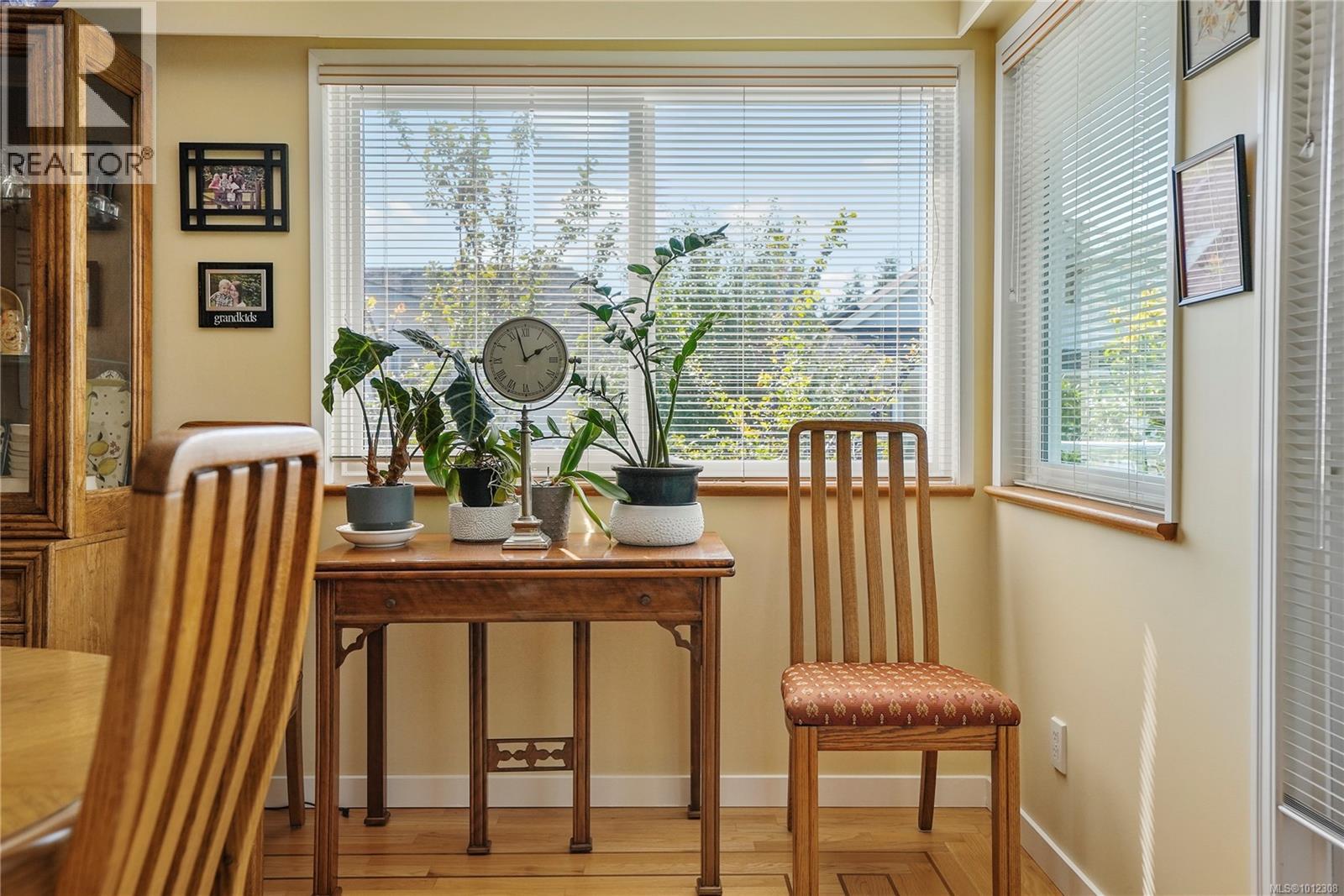 Photo 8 of 2808 Wyndeatt Ave, Saanich BC