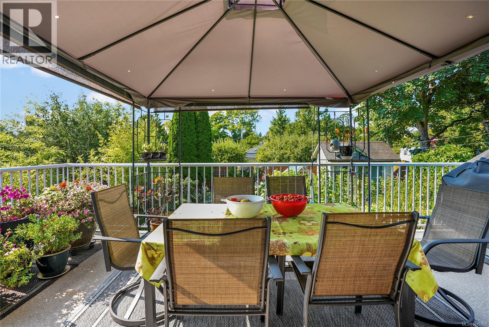 Photo 9 of 2808 Wyndeatt Ave, Saanich BC