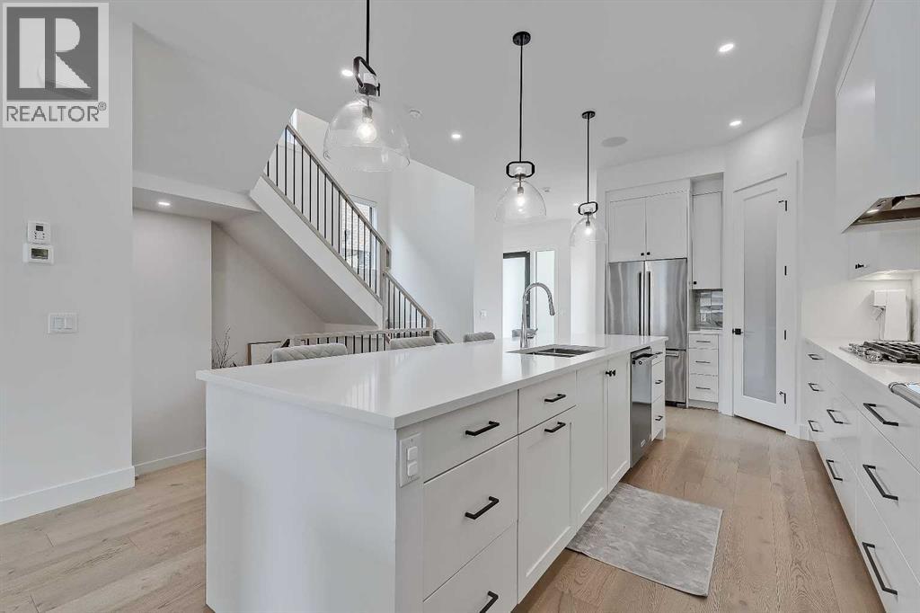 Photo 11 of 3204 Kerrydale Road Sw, Calgary AB