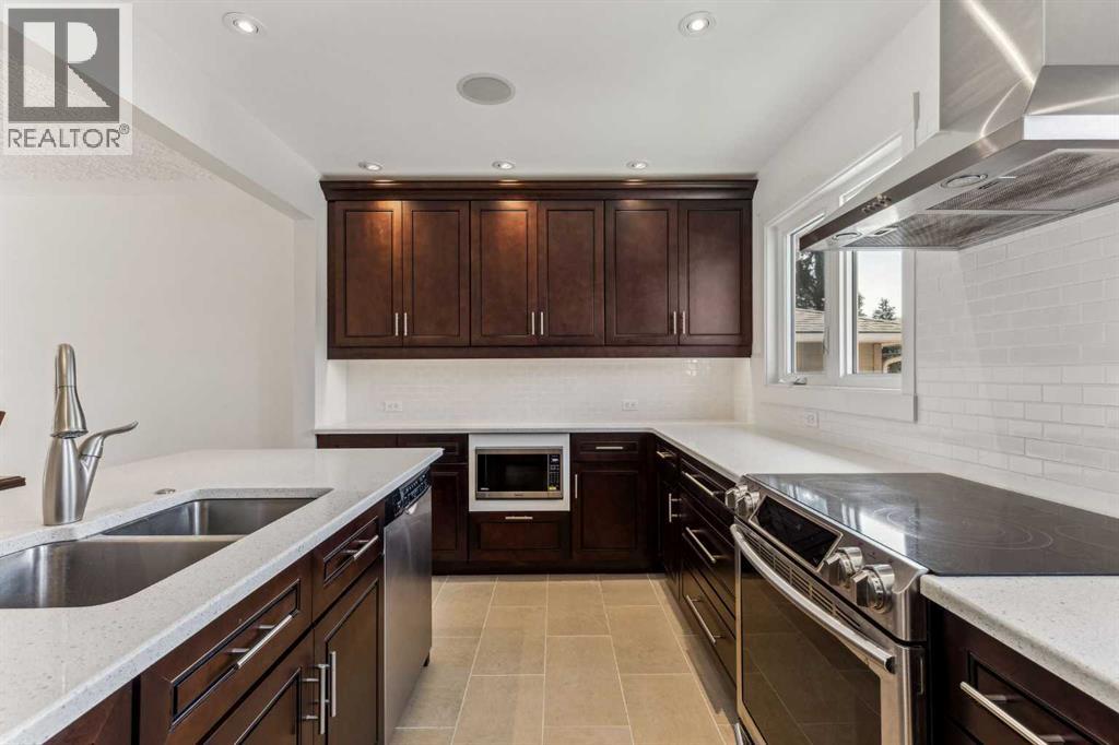 Photo 18 of 139 Cornwallis Drive Nw, Calgary AB