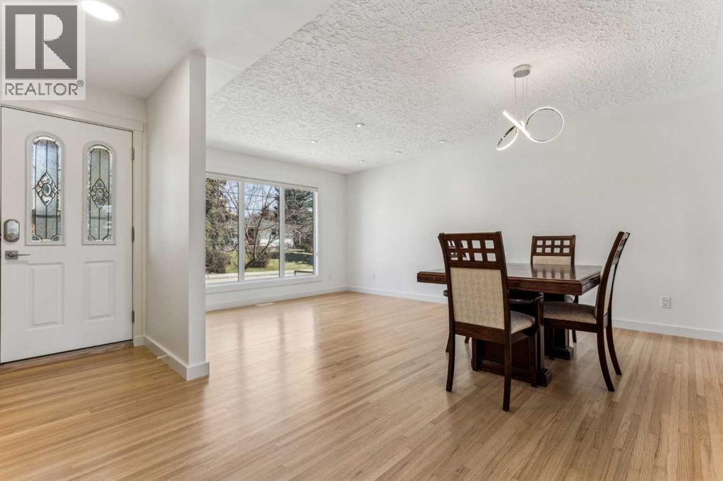 Photo 14 of 139 Cornwallis Drive Nw, Calgary AB