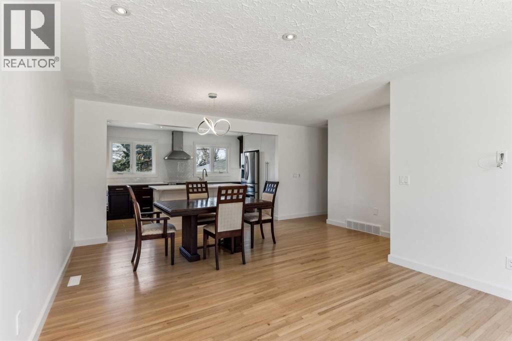 Photo 11 of 139 Cornwallis Drive Nw, Calgary AB