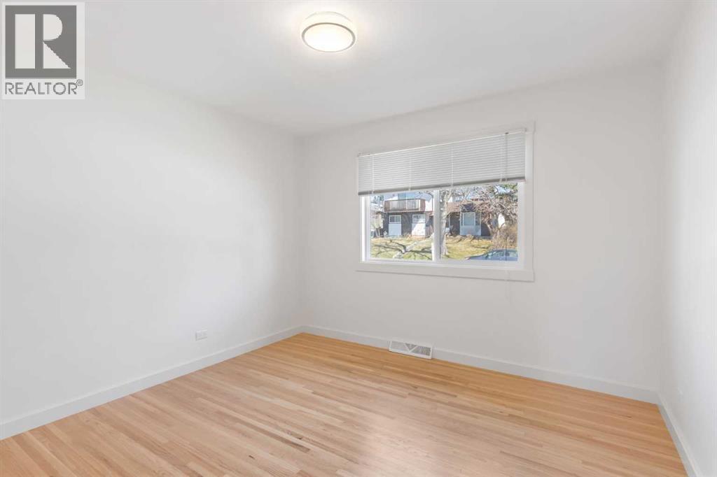 Photo 5 of 139 Cornwallis Drive Nw, Calgary AB