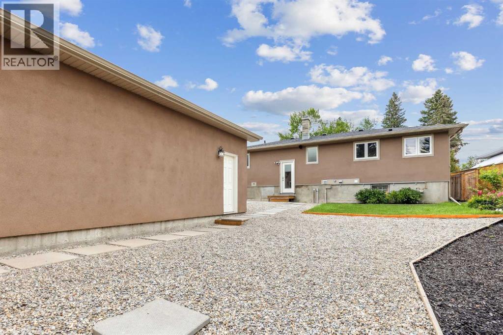 Photo 40 of 139 Cornwallis Drive Nw, Calgary AB
