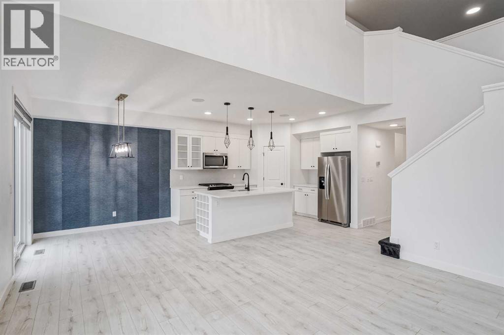 Photo 10 of 34 Belmont Crescent Sw, Calgary AB