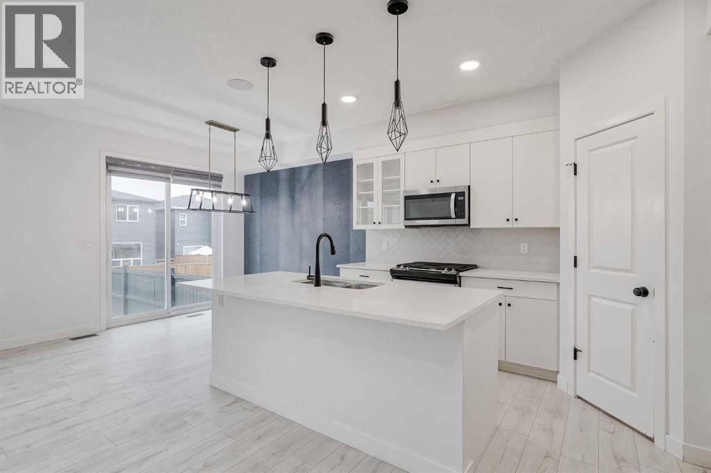 Photo 5 of 34 Belmont Crescent Sw, Calgary AB