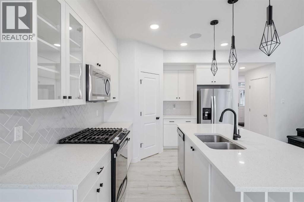 Photo 4 of 34 Belmont Crescent Sw, Calgary AB
