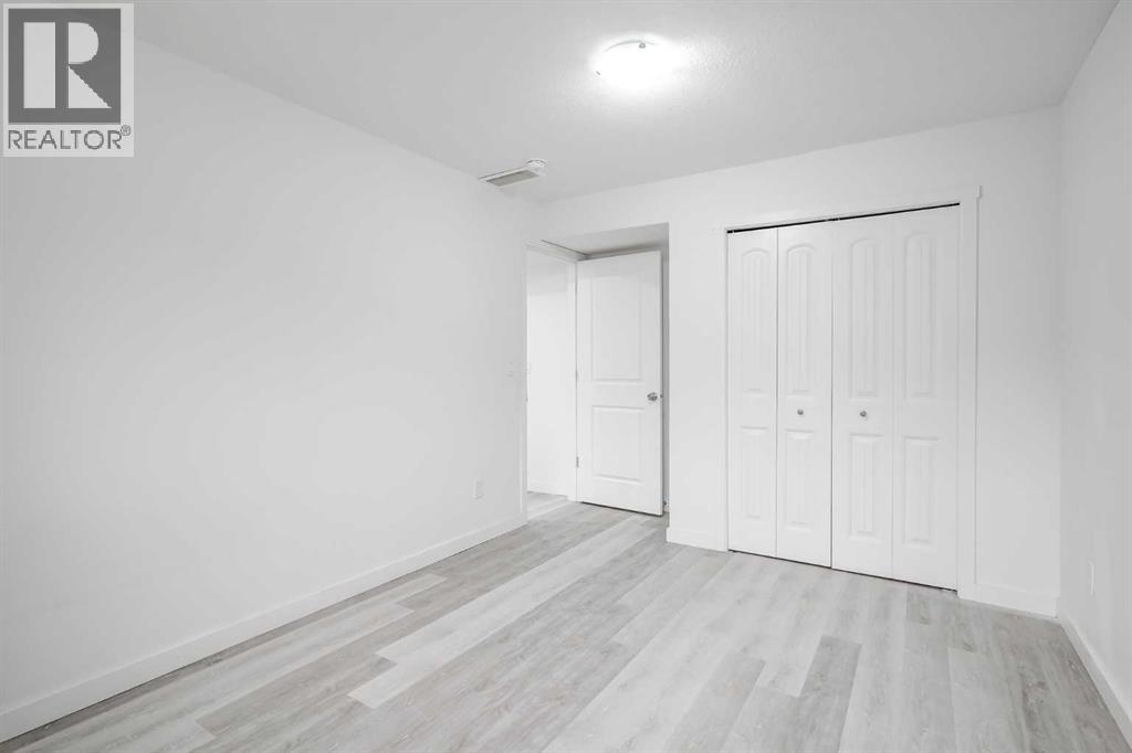 Photo 38 of 34 Belmont Crescent Sw, Calgary AB
