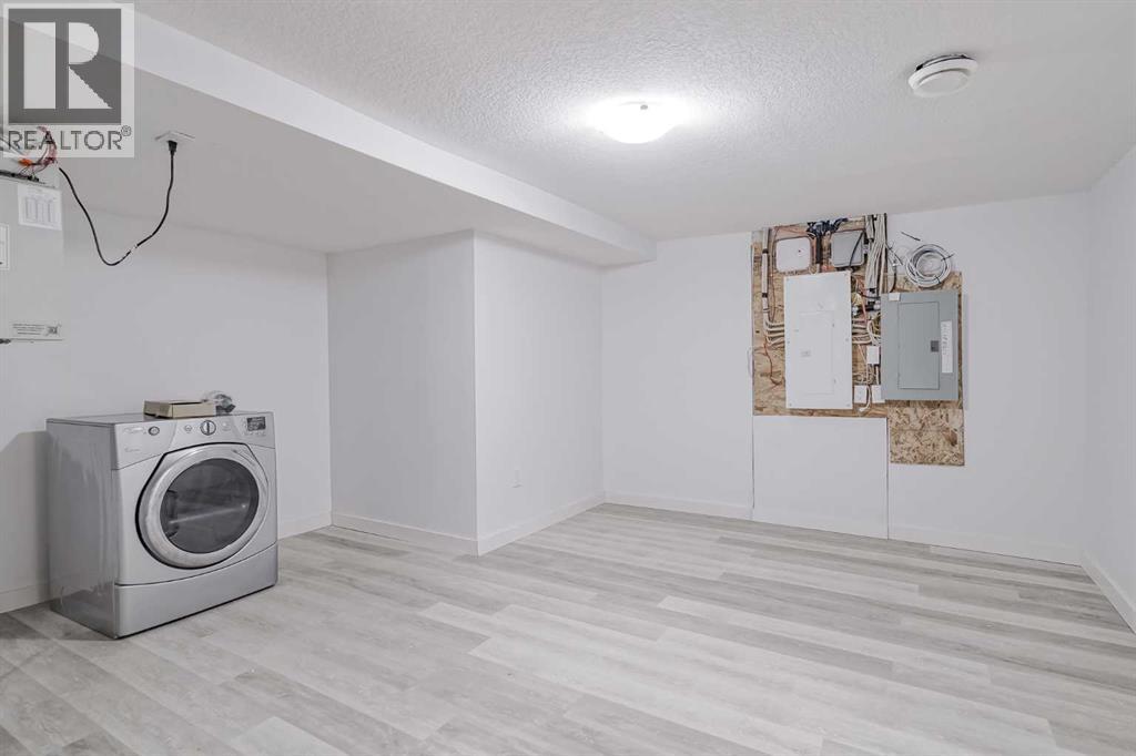 Photo 41 of 34 Belmont Crescent Sw, Calgary AB