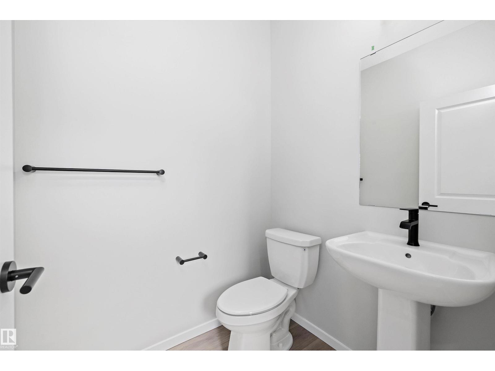 Photo 3 of 5723 Hawthorn Common Sw, Edmonton AB