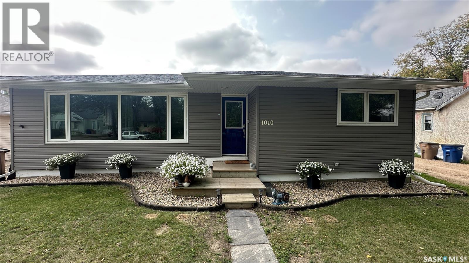 Photo 1 of 1010 105th Avenue, Tisdale SK