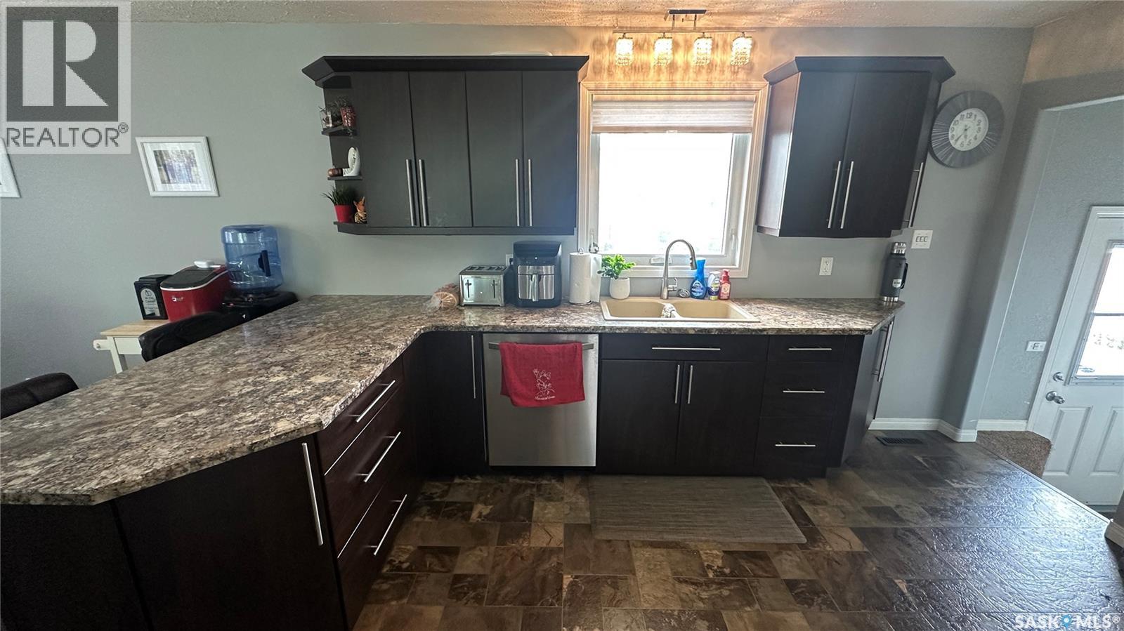 Photo 10 of 1010 105th Avenue, Tisdale SK