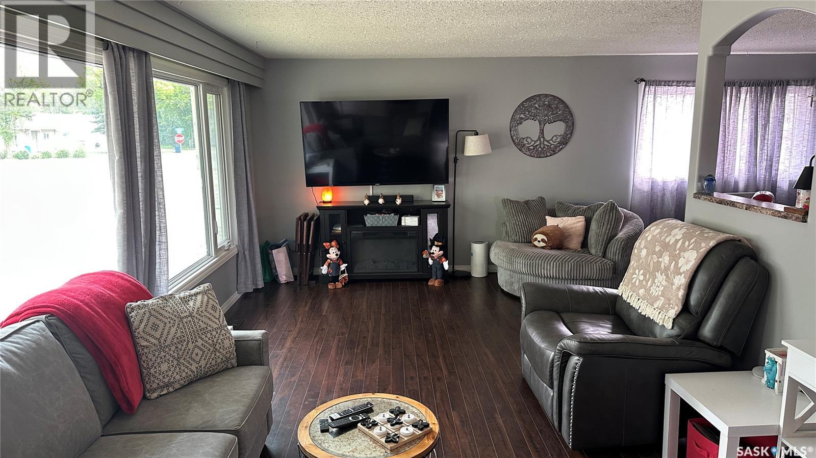 Photo 3 of 1010 105th Avenue, Tisdale SK