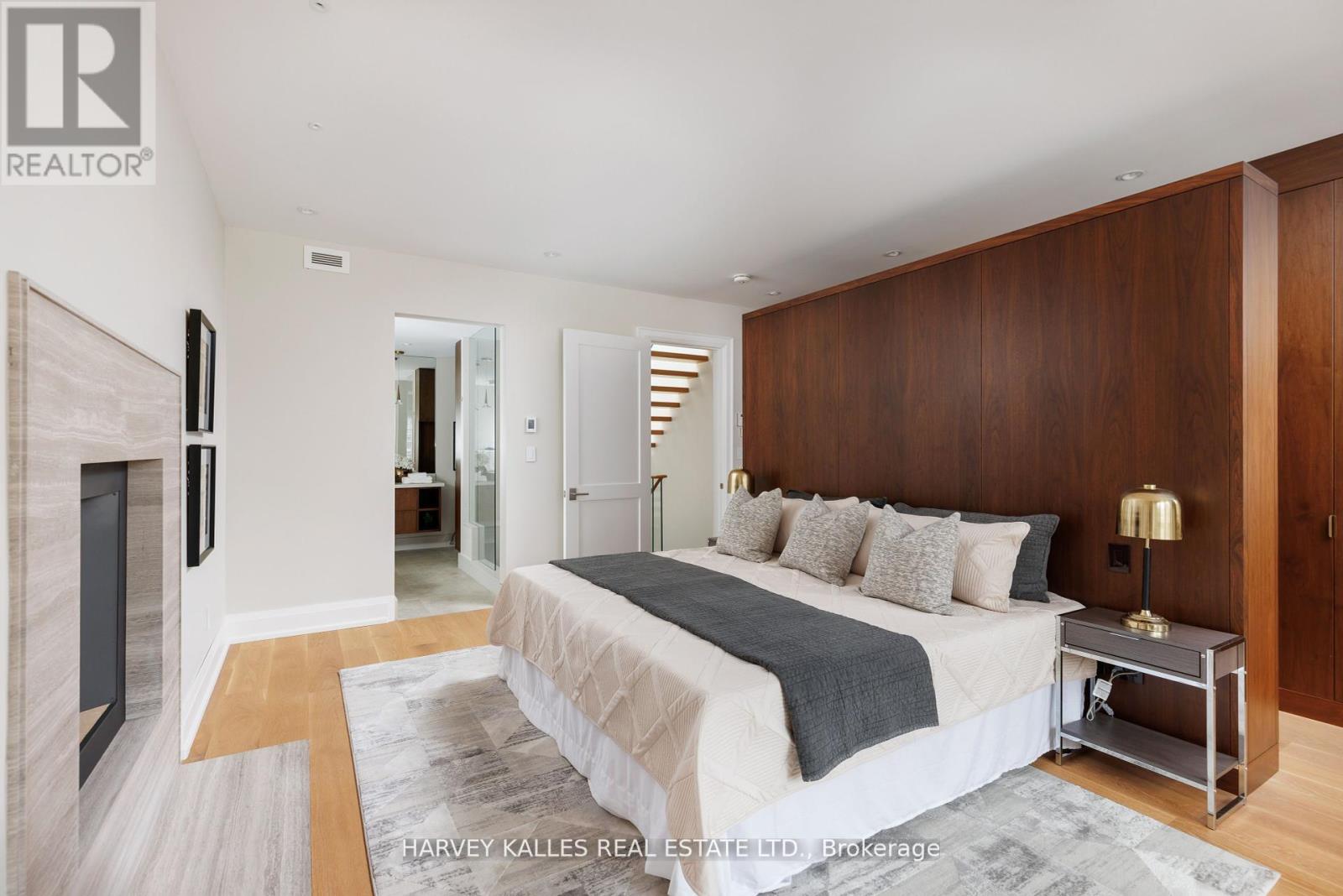 Photo 20 of 94 A Admiral Road, Toronto ON