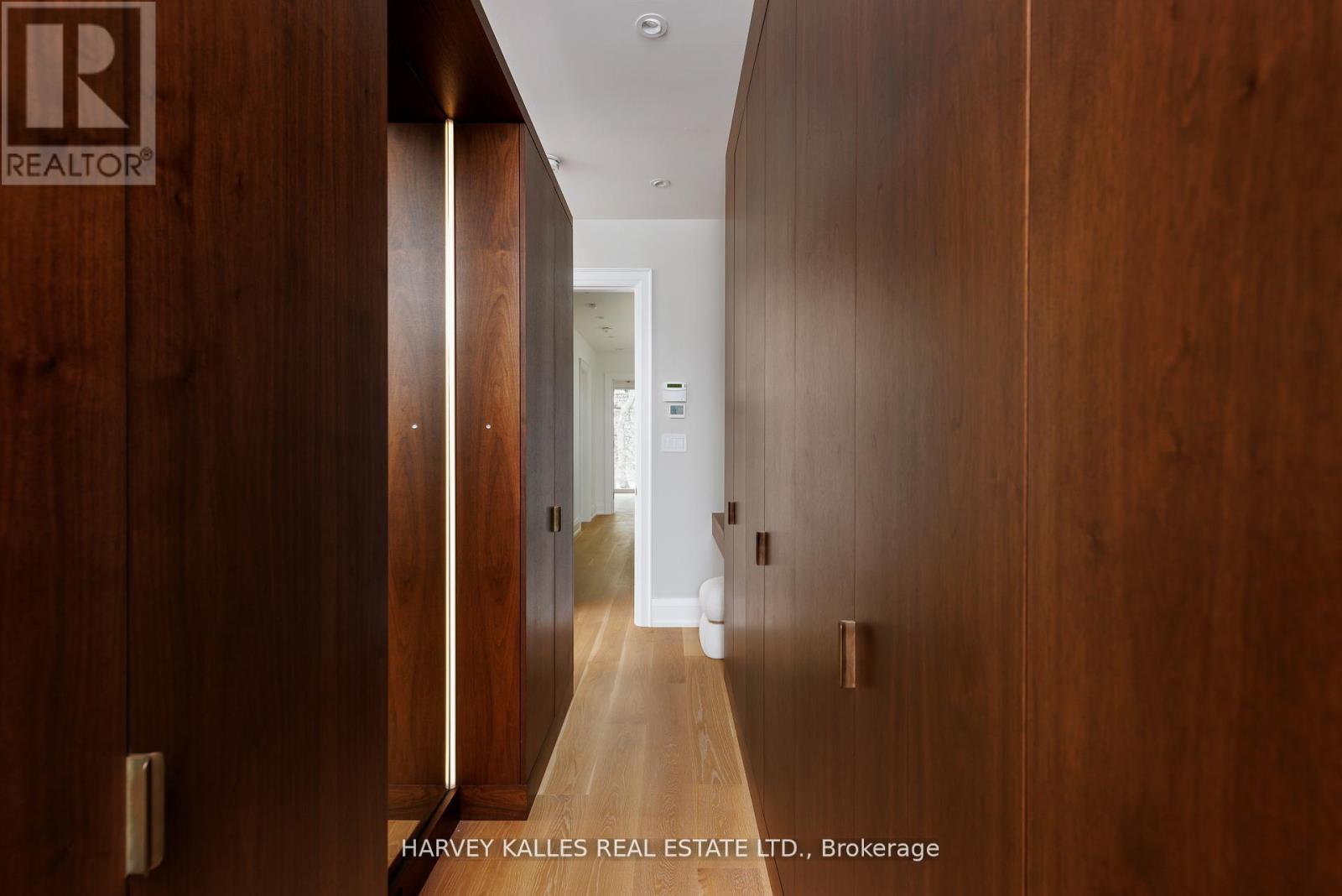 Photo 21 of 94 A Admiral Road, Toronto ON