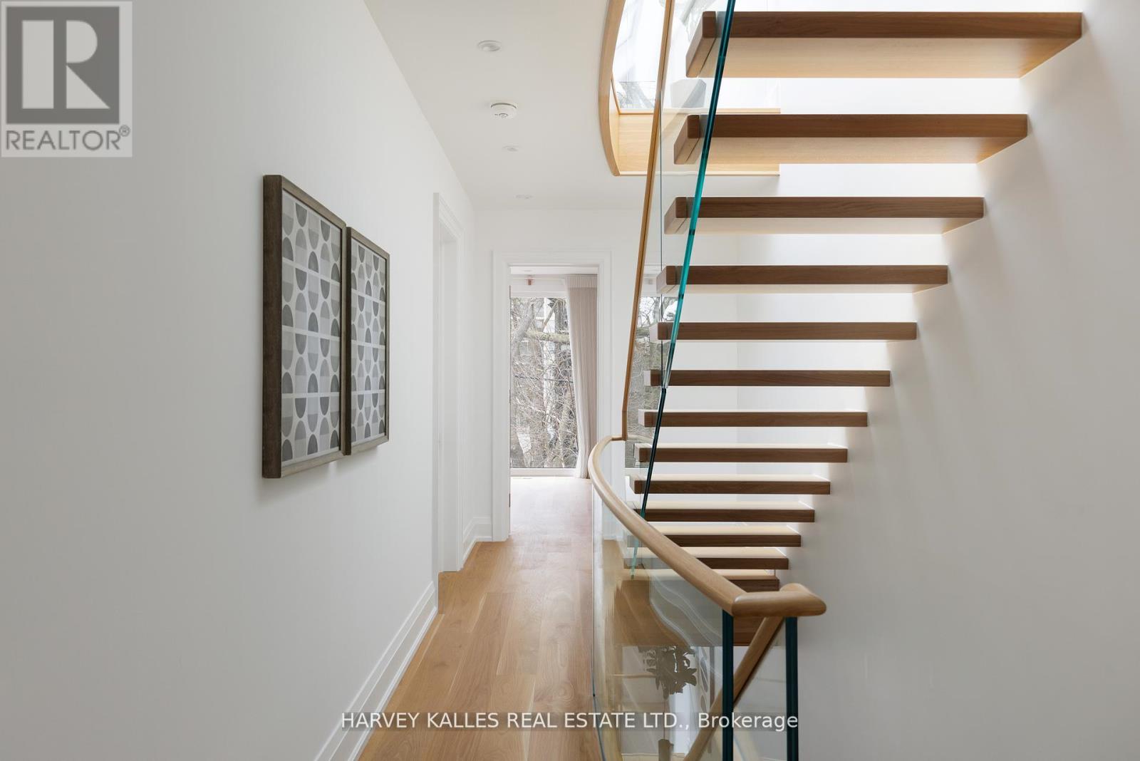Photo 24 of 94 A Admiral Road, Toronto ON