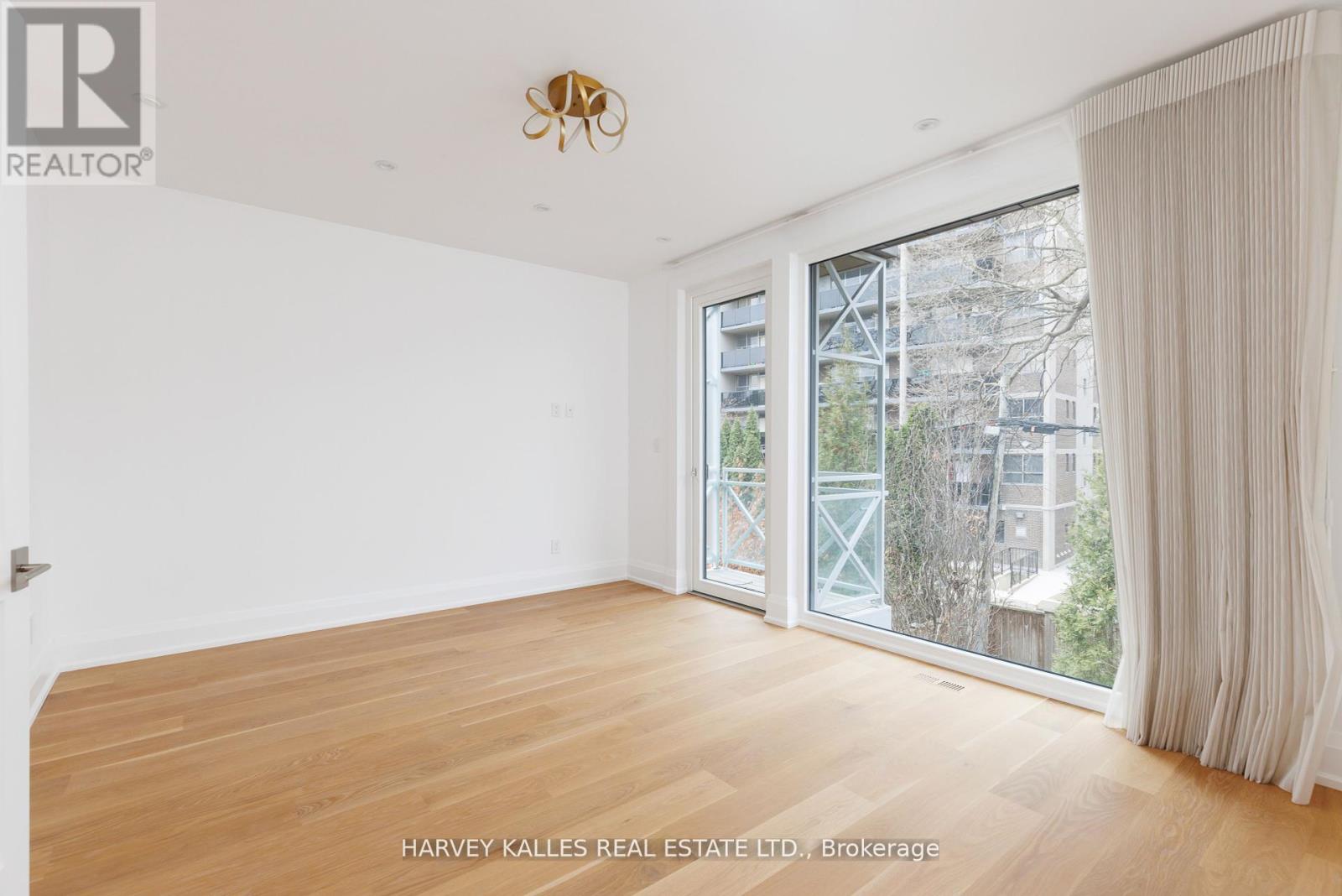 Photo 25 of 94 A Admiral Road, Toronto ON