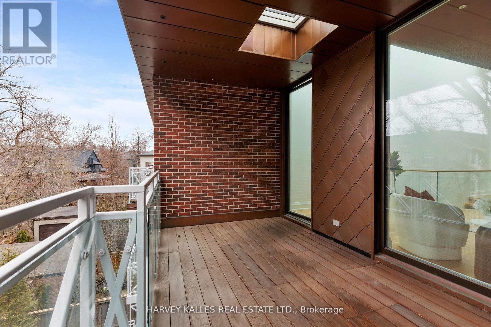 Photo 29 of 94 A Admiral Road, Toronto ON