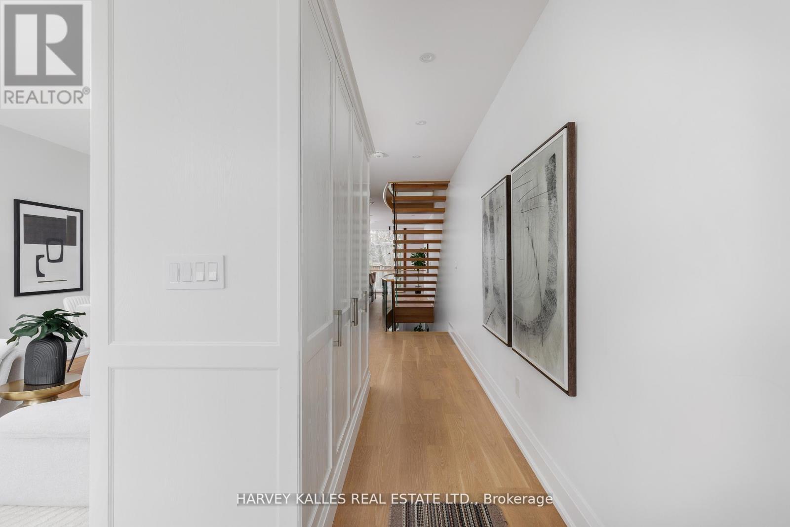 Photo 3 of 94 A Admiral Road, Toronto ON