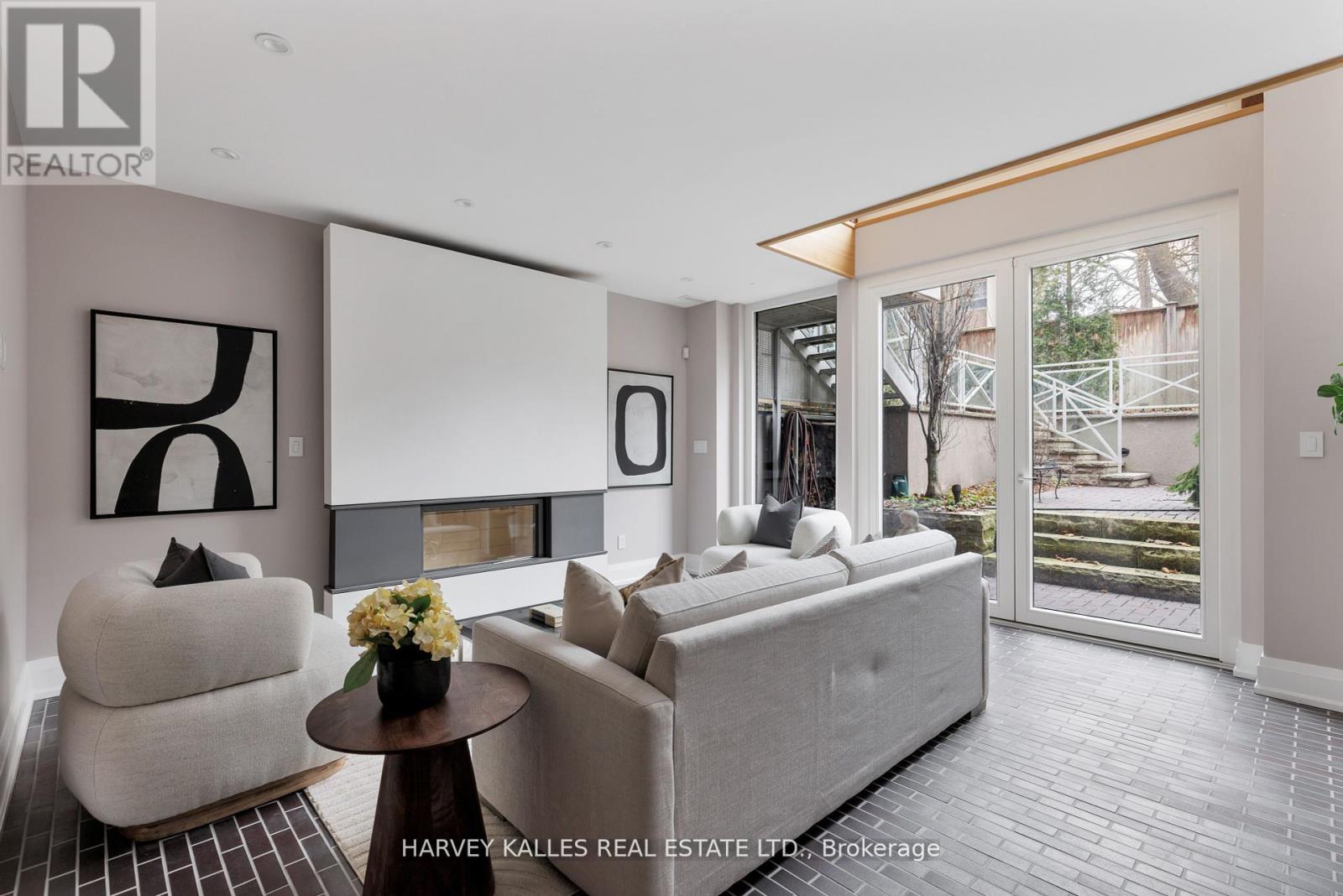 Photo 34 of 94 A Admiral Road, Toronto ON