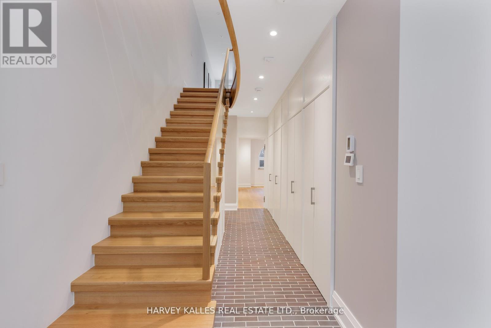 Photo 36 of 94 A Admiral Road, Toronto ON