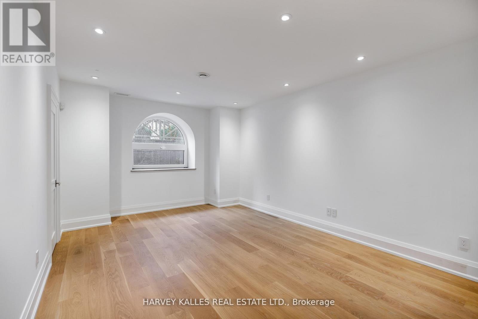 Photo 37 of 94 A Admiral Road, Toronto ON