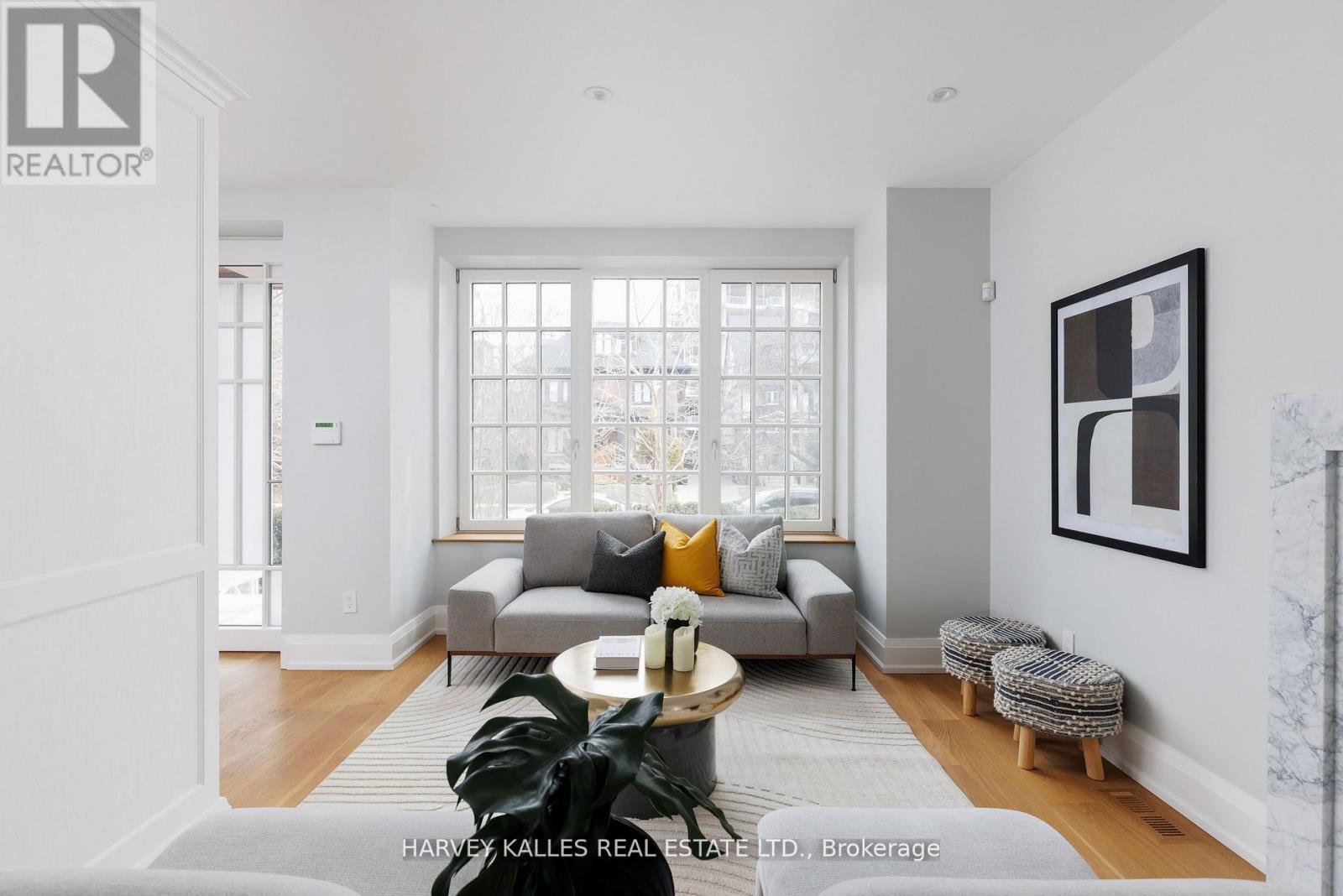 Photo 4 of 94 A Admiral Road, Toronto ON