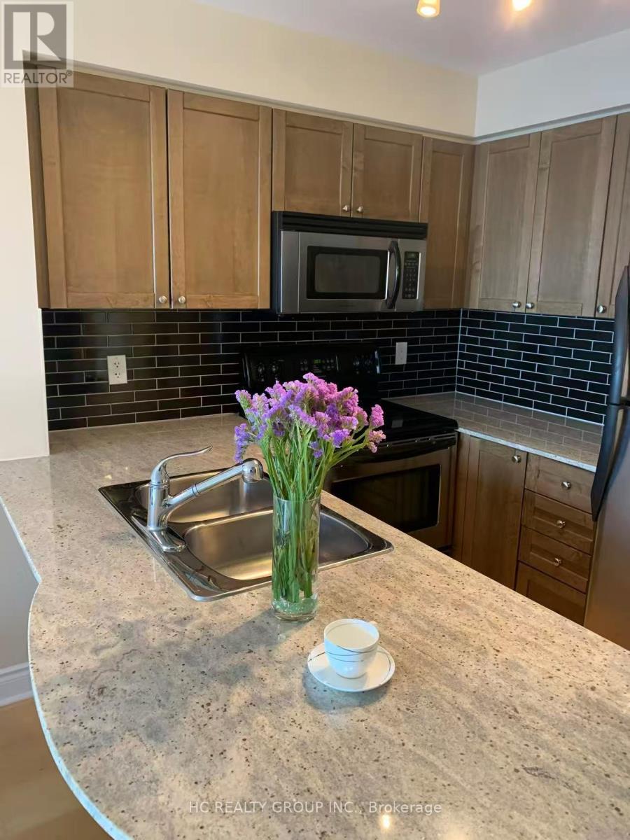 Photo 8 of 4209 763 Bay Street, Toronto ON