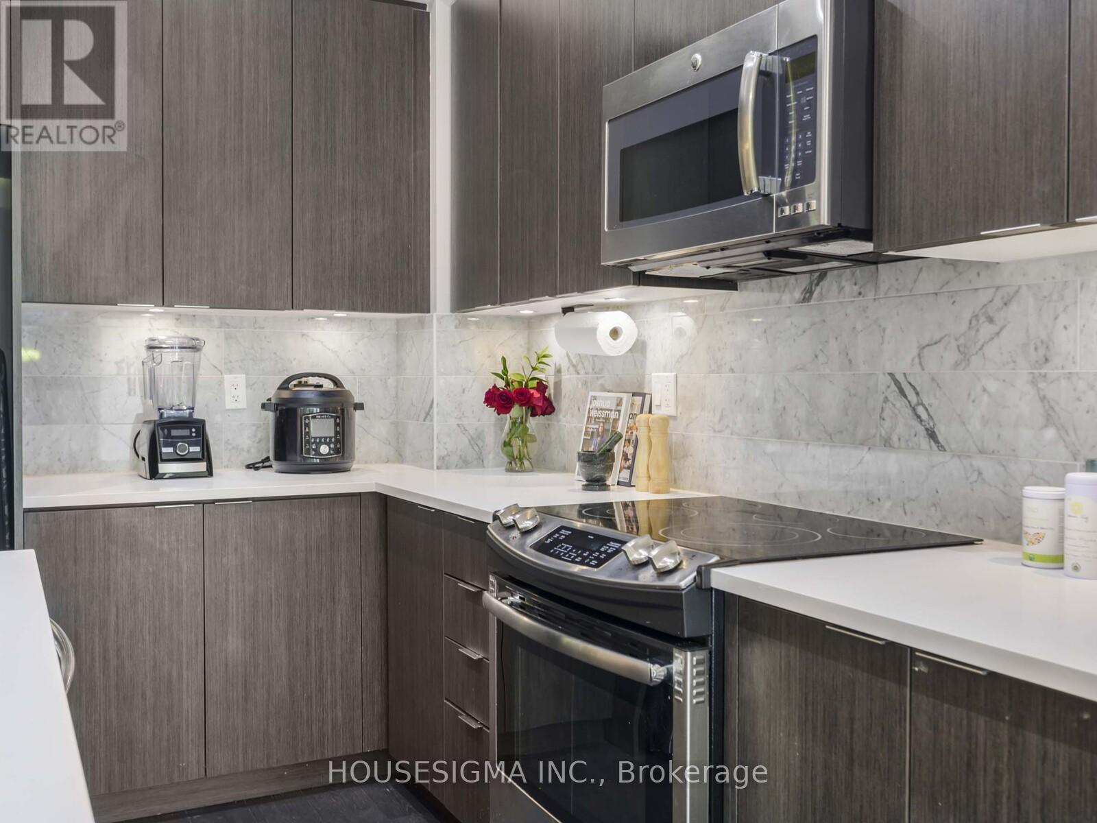 Photo 10 of Th 03 32 Bruyers Mews, Toronto ON