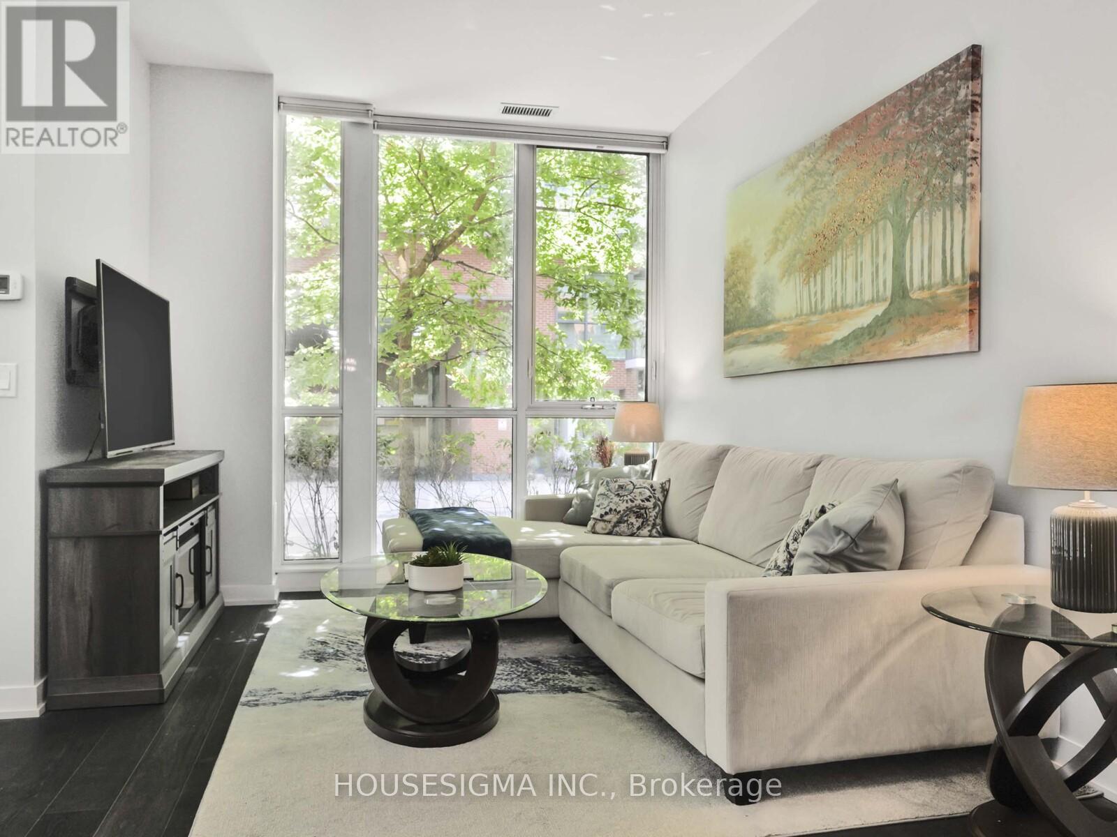 Photo 3 of Th 03 32 Bruyers Mews, Toronto ON
