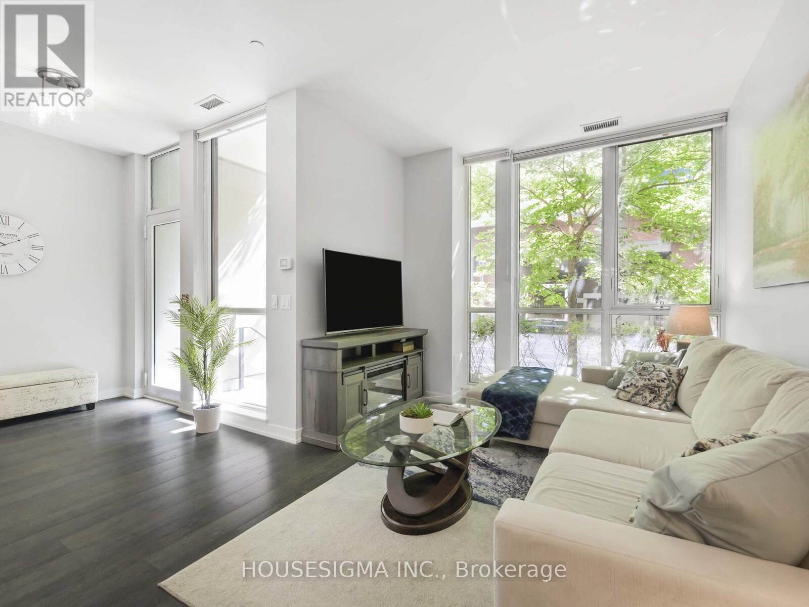 Photo 4 of Th 03 32 Bruyers Mews, Toronto ON