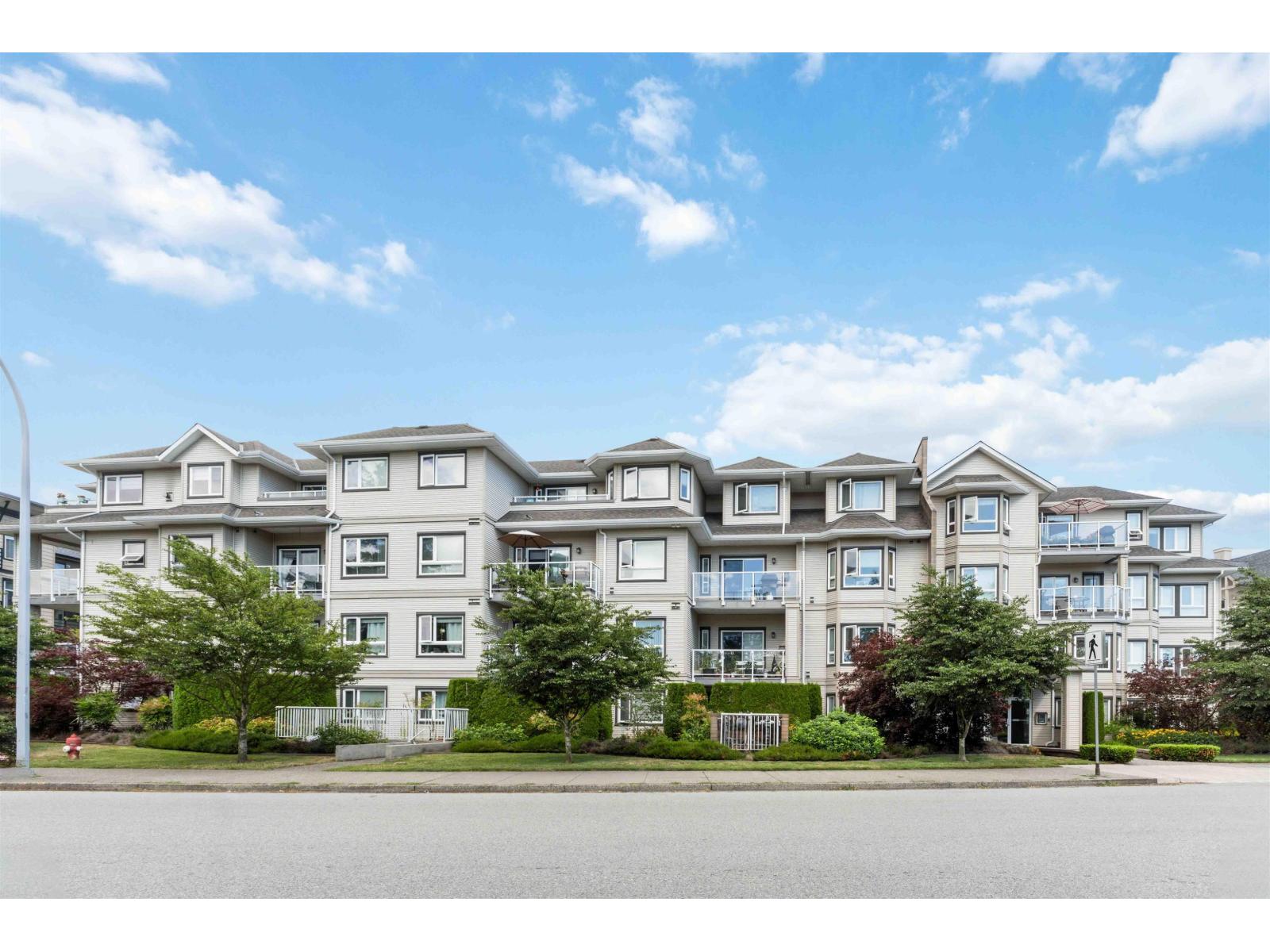 Photo 2 of 402 8142 120 A Street, Surrey BC
