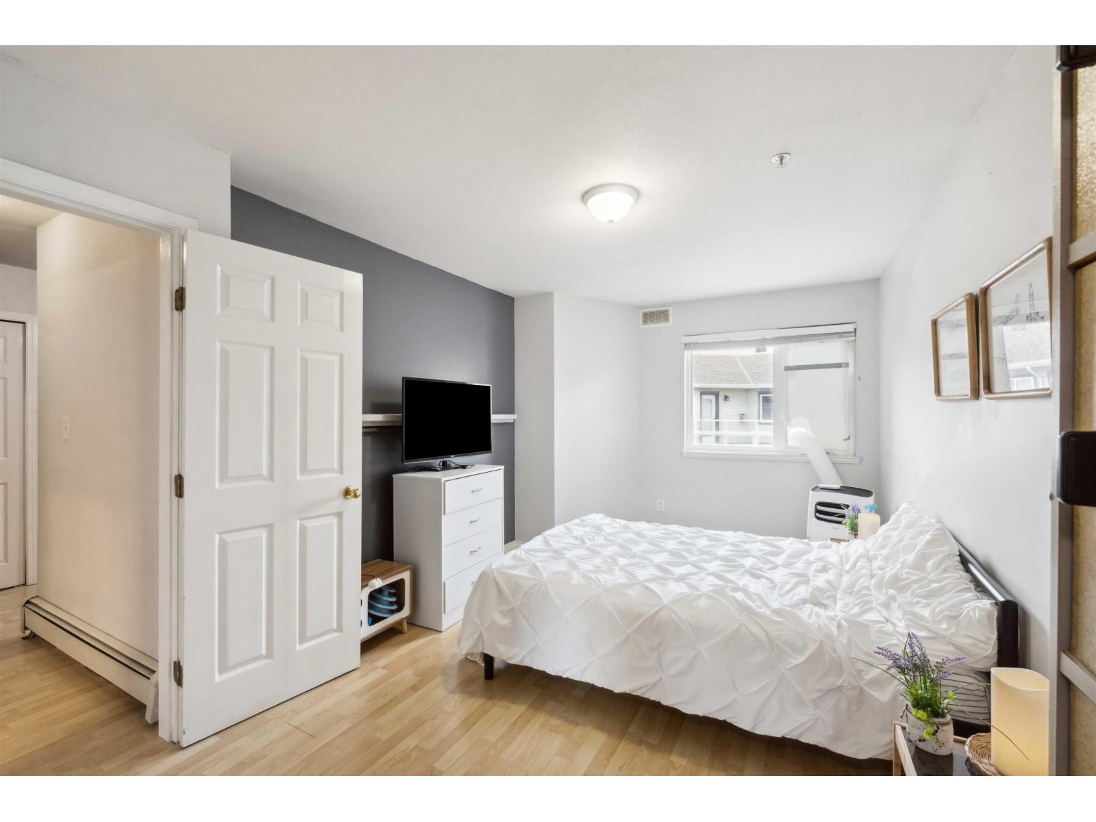 Photo 3 of 402 8142 120 A Street, Surrey BC