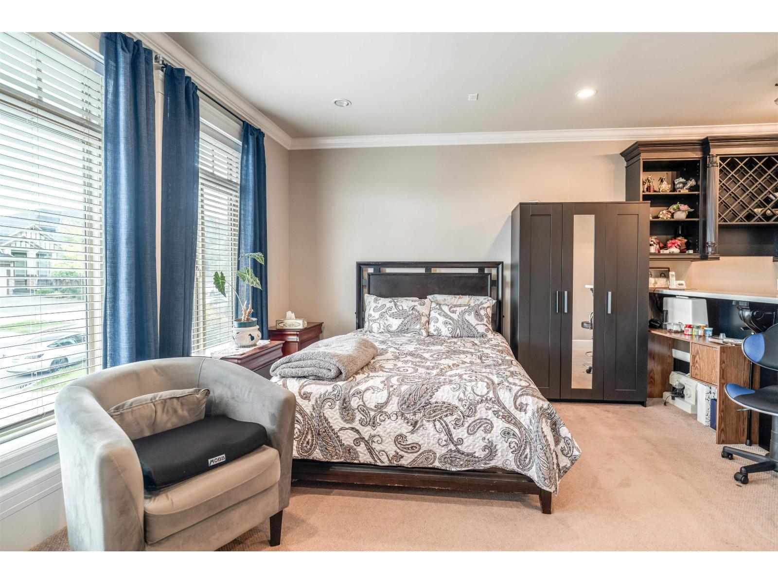 Photo 10 of 18933 55 Avenue, Surrey BC
