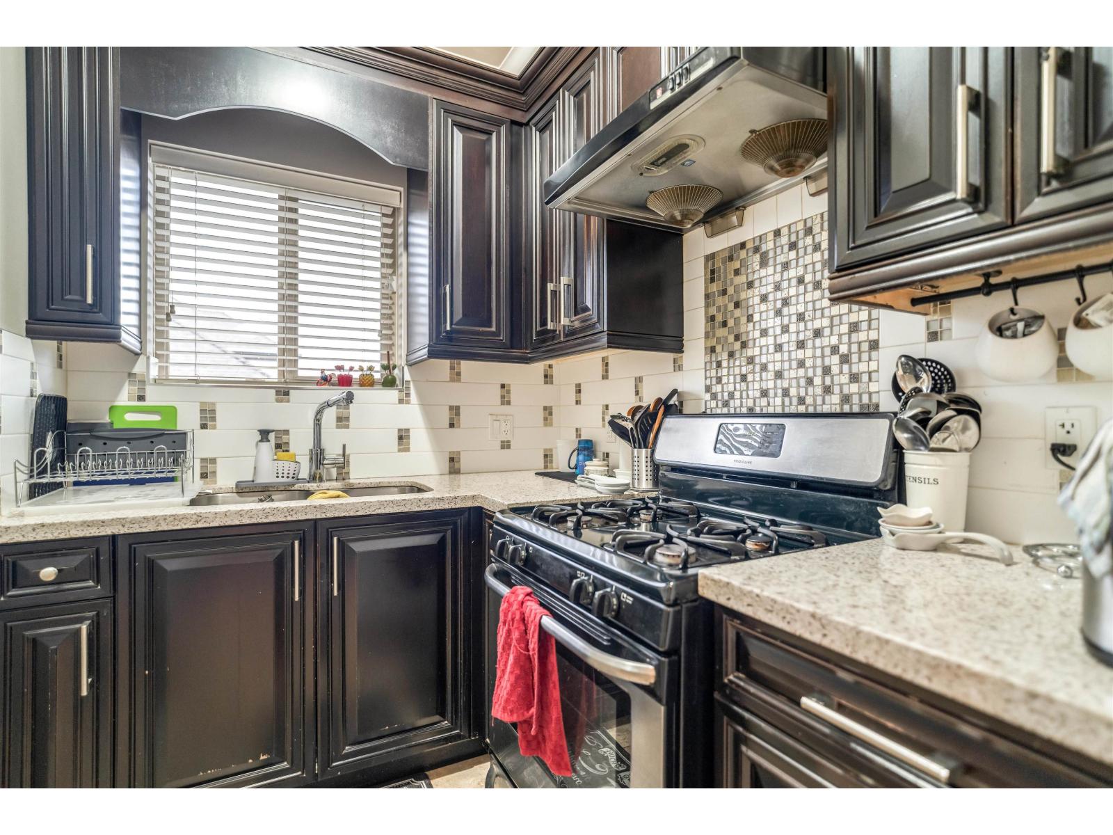 Photo 24 of 18933 55 Avenue, Surrey BC