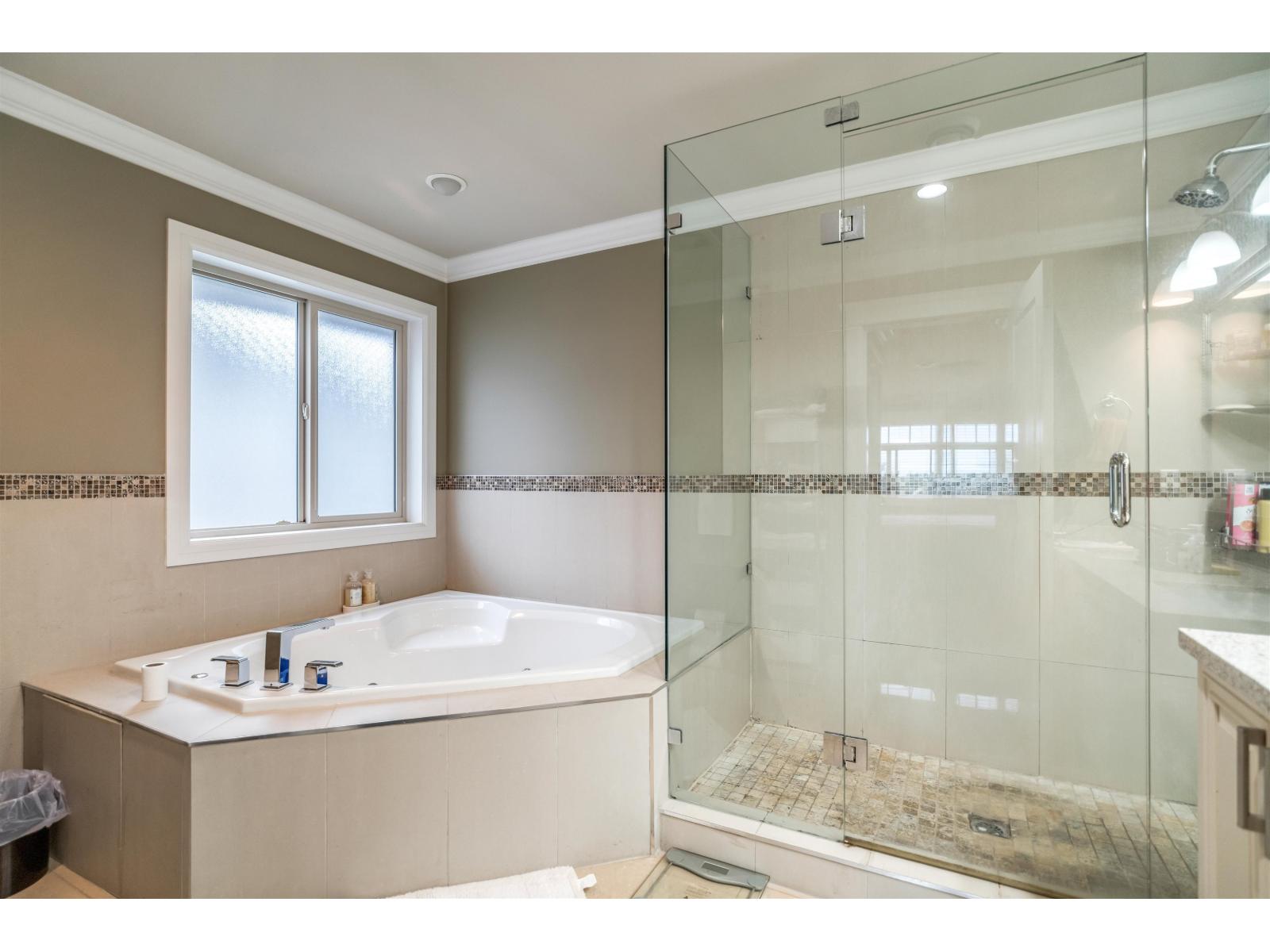 Photo 35 of 18933 55 Avenue, Surrey BC