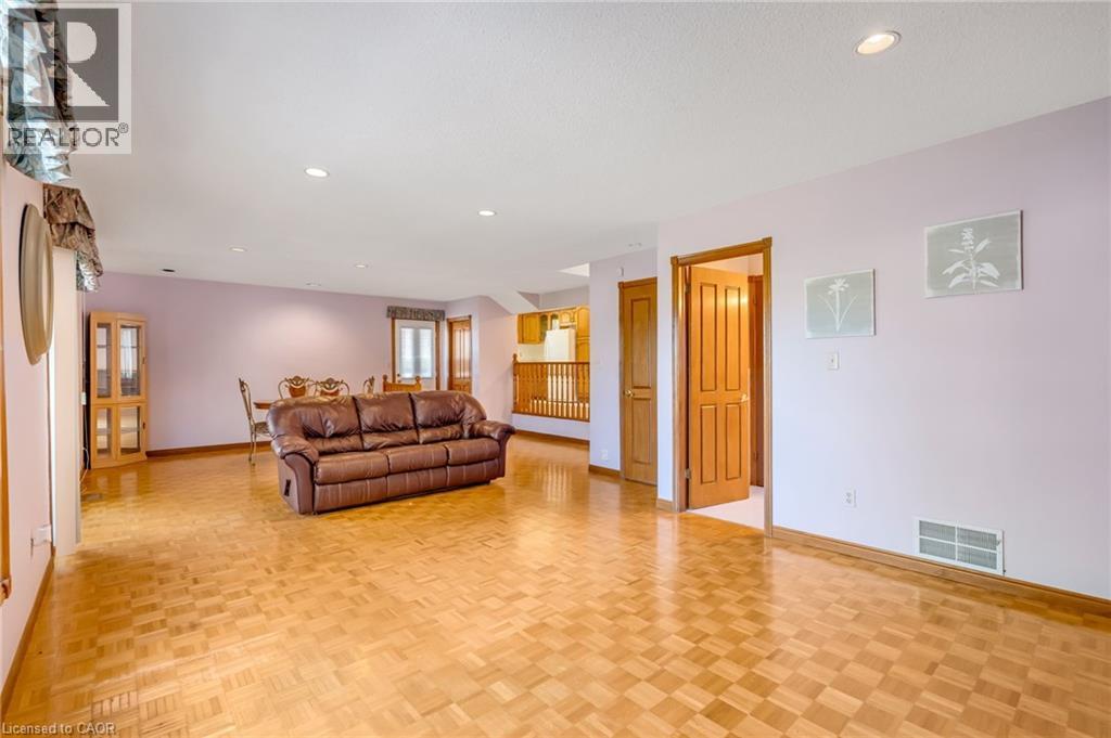 Photo 14 of 203 Margaret Avenue, Hamilton ON