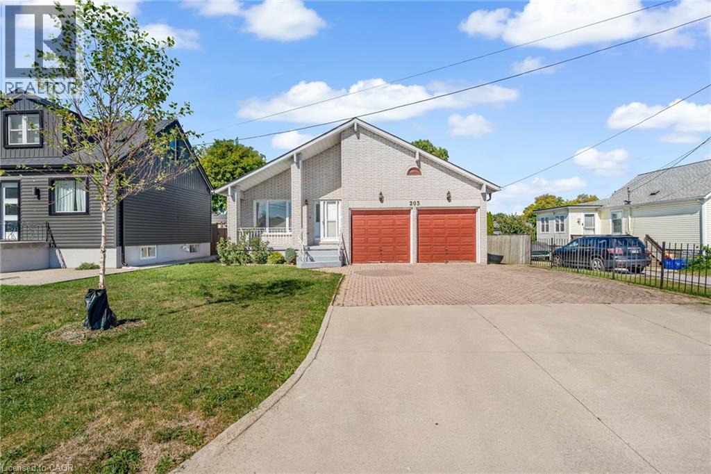 Photo 2 of 203 Margaret Avenue, Hamilton ON